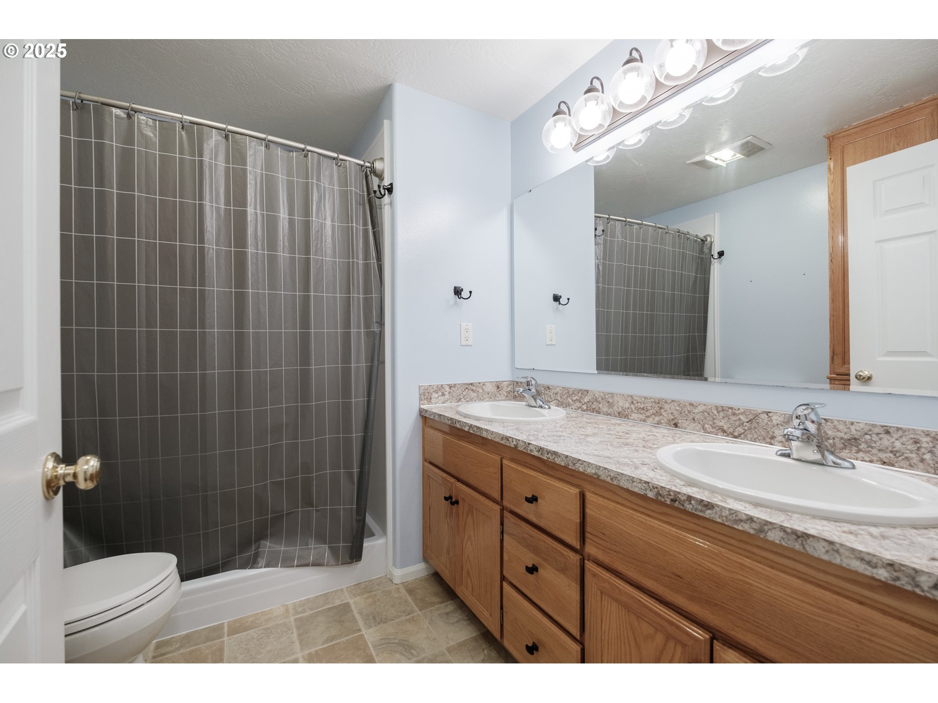 Eugene, Oregon 97402, United States, 2 Bedrooms Bedrooms, ,2 BathroomsBathrooms,Residential,Pending,125865