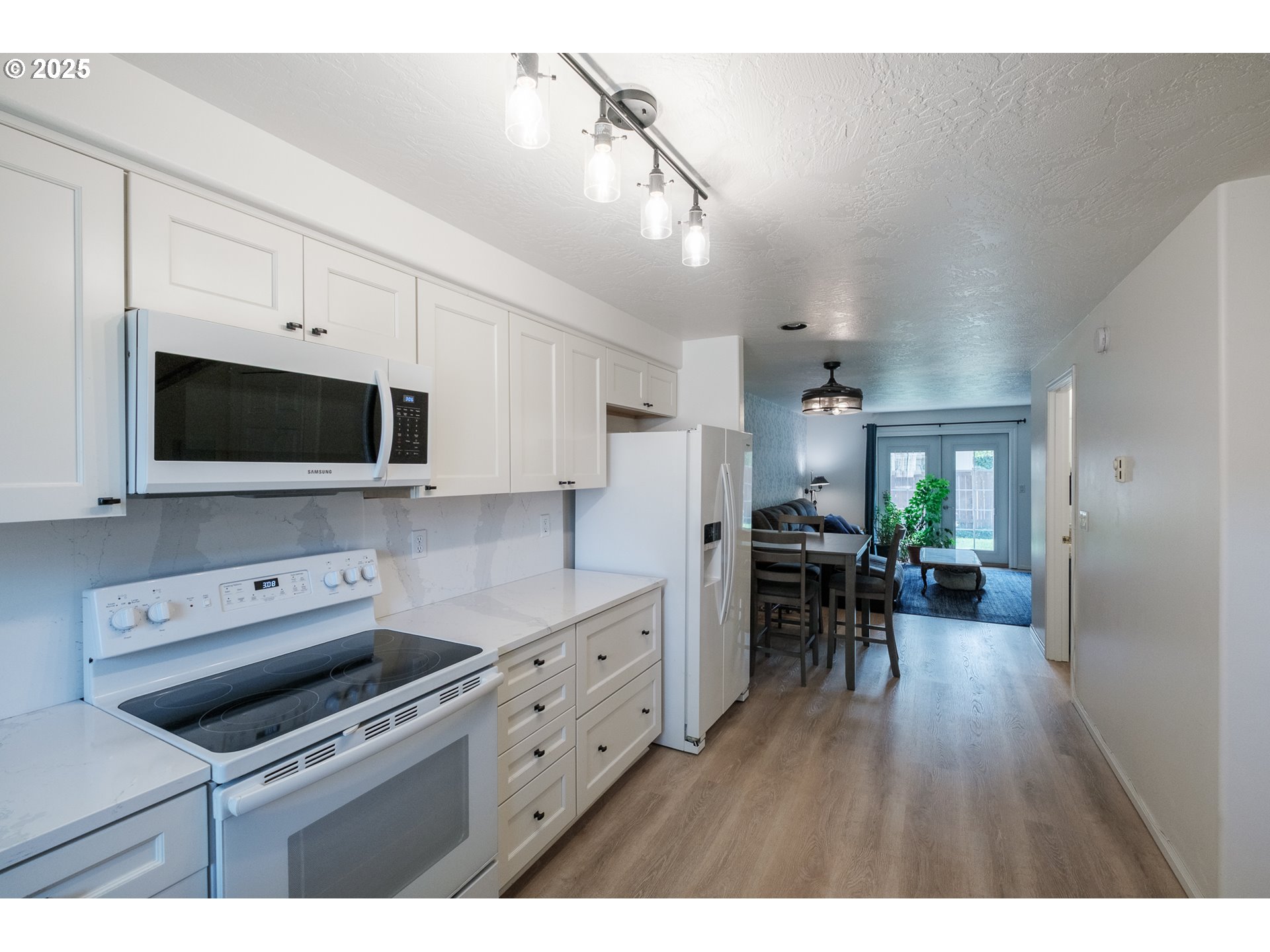 Eugene, Oregon 97402, United States, 2 Bedrooms Bedrooms, ,2 BathroomsBathrooms,Residential,Pending,125865