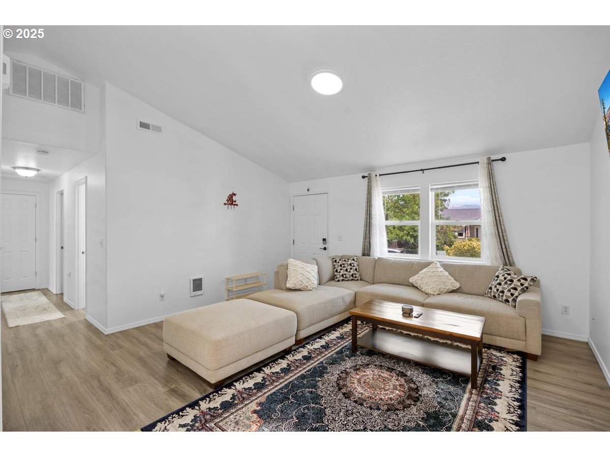 161 UMPQUA VIEW DR