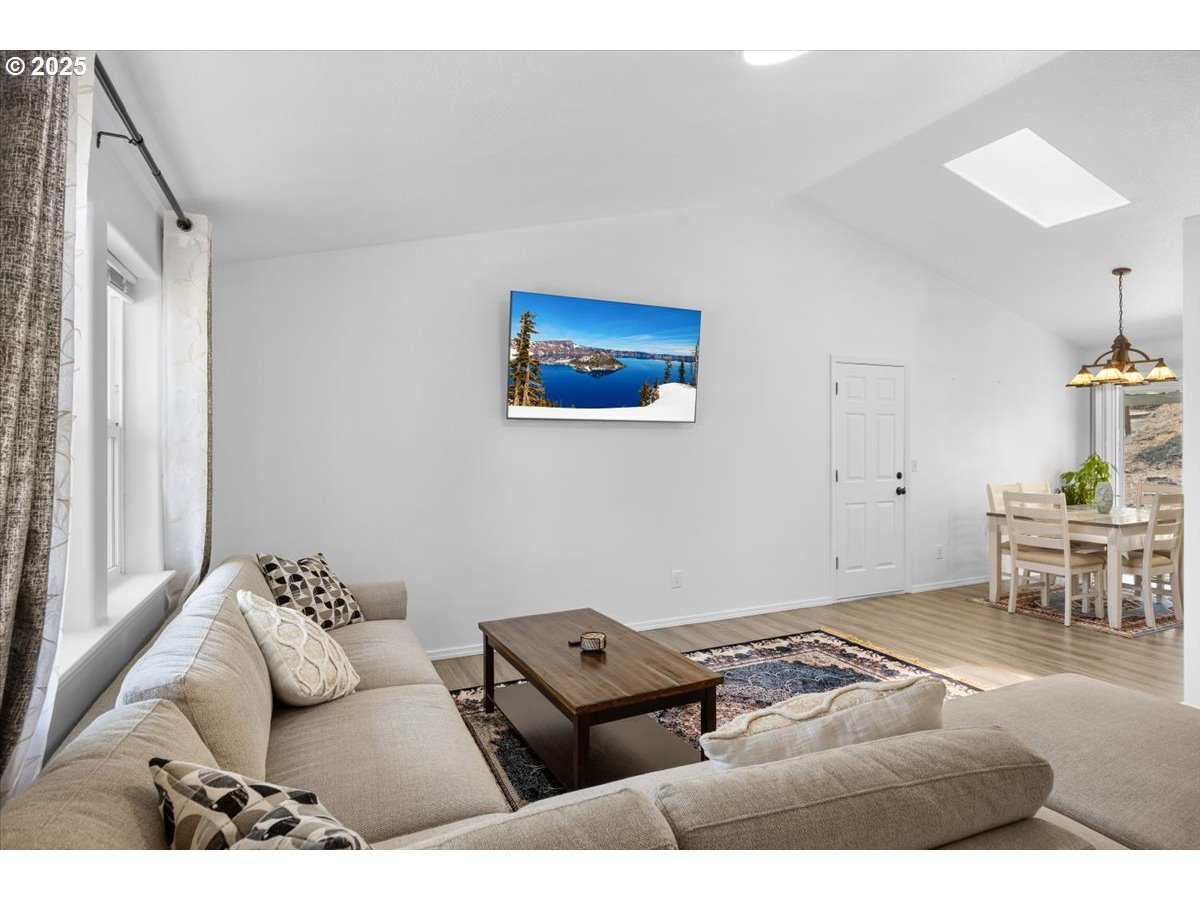 161 UMPQUA VIEW DR