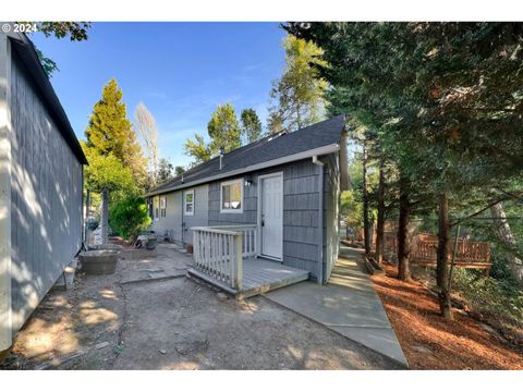 A home in Canyonville