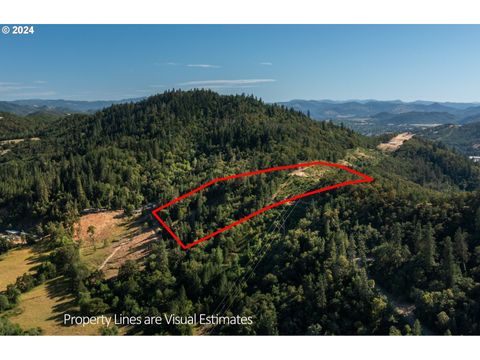 1758 SE STRONG AVE Roseburg OR 97470