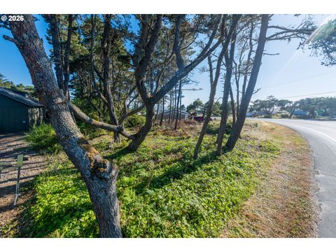 2017 NW BAYSHORE DR Waldport OR 97394