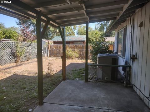 A home in Roseburg