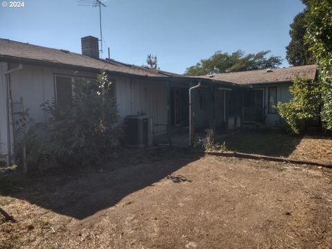 A home in Roseburg