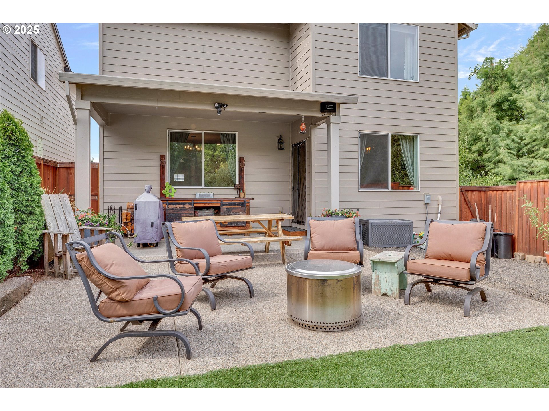 Carlton, Oregon 97111, United States, 5 Bedrooms Bedrooms, ,3 BathroomsBathrooms,Residential,Active,213892