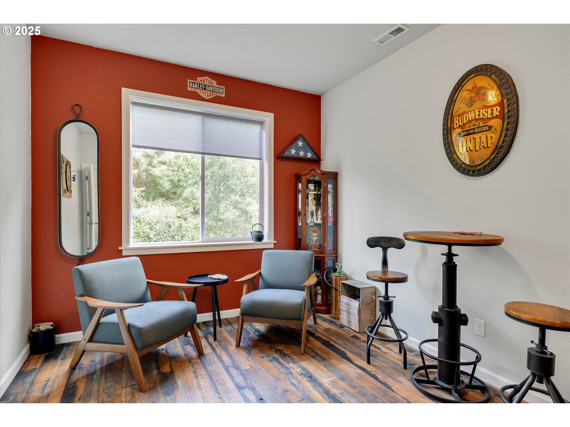 Carlton, Oregon 97111, United States, 5 Bedrooms Bedrooms, ,3 BathroomsBathrooms,Residential,Active,213892