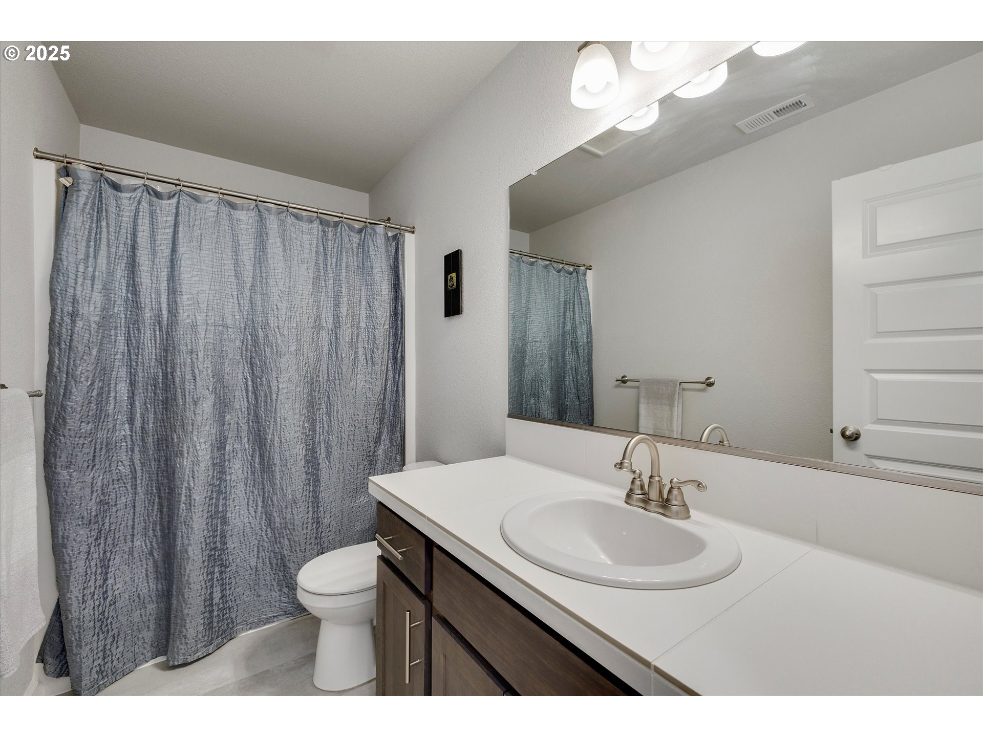 Carlton, Oregon 97111, United States, 5 Bedrooms Bedrooms, ,3 BathroomsBathrooms,Residential,Active,213892