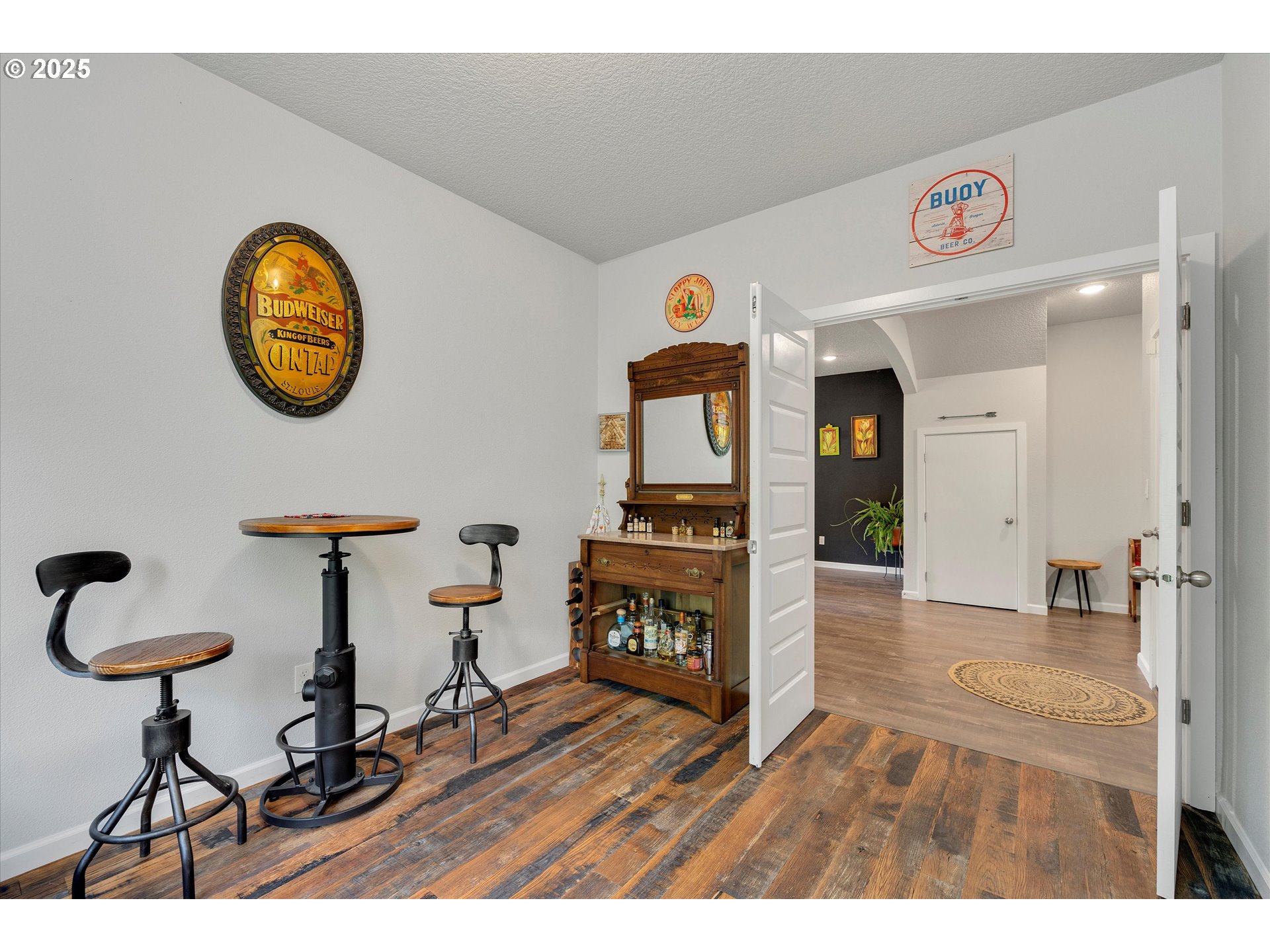 Carlton, Oregon 97111, United States, 5 Bedrooms Bedrooms, ,3 BathroomsBathrooms,Residential,Active,213892