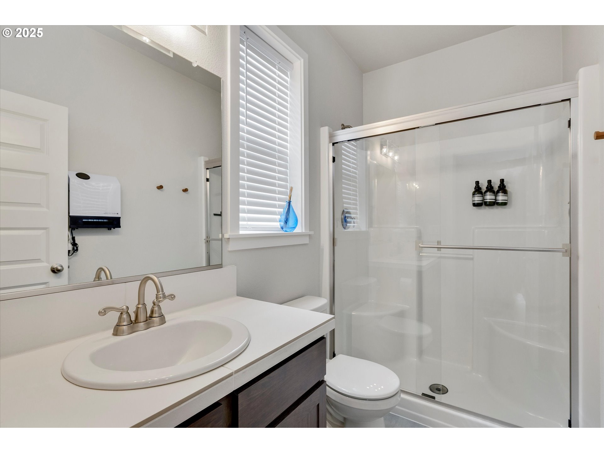 Carlton, Oregon 97111, United States, 5 Bedrooms Bedrooms, ,3 BathroomsBathrooms,Residential,Active,213892