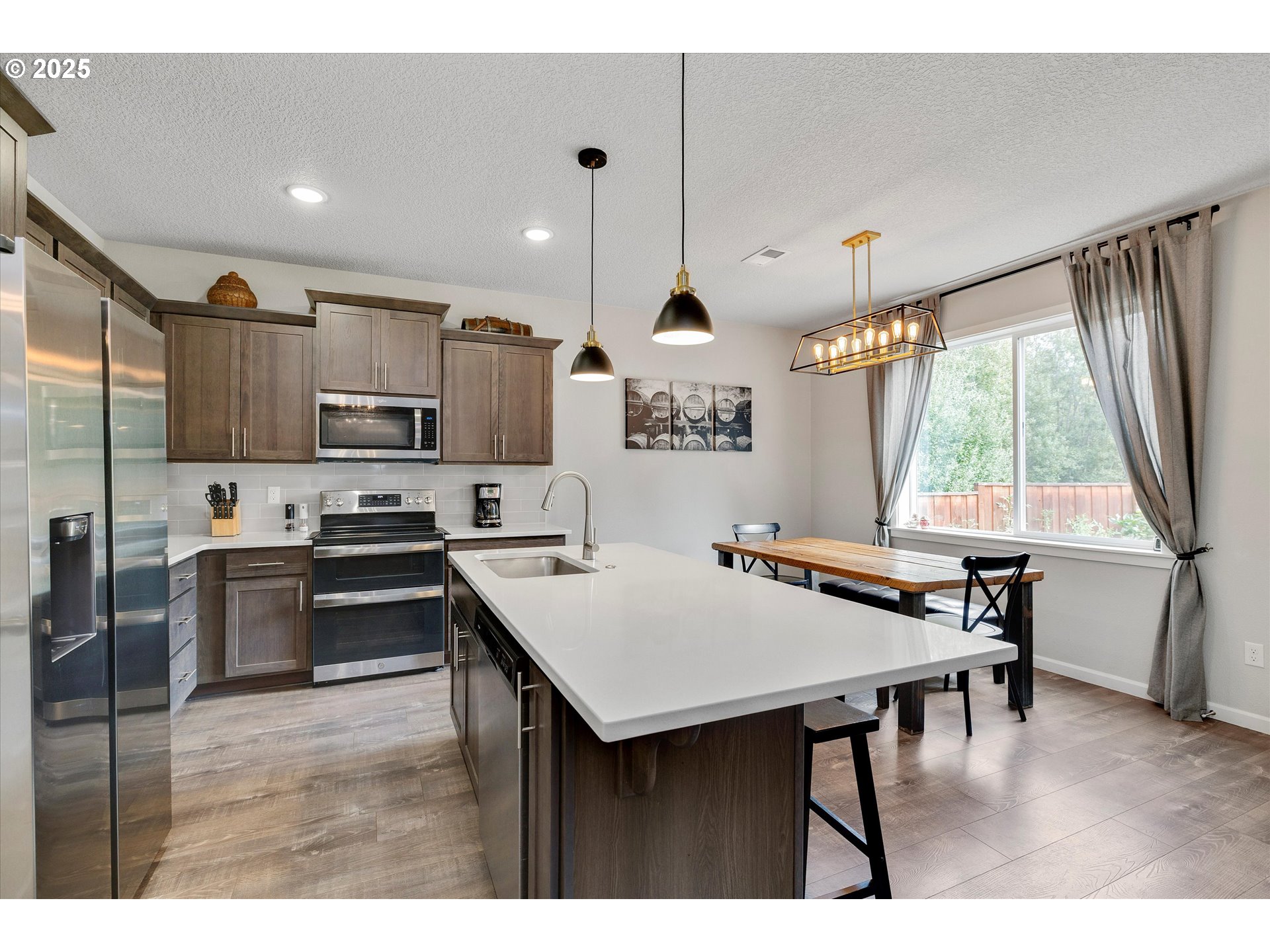 Carlton, Oregon 97111, United States, 5 Bedrooms Bedrooms, ,3 BathroomsBathrooms,Residential,Active,213892