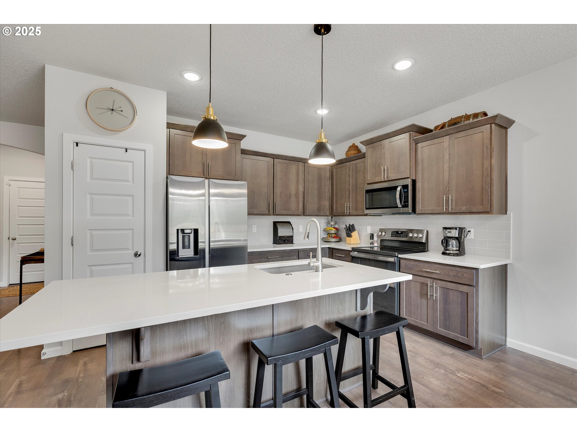 Carlton, Oregon 97111, United States, 5 Bedrooms Bedrooms, ,3 BathroomsBathrooms,Residential,Active,213892