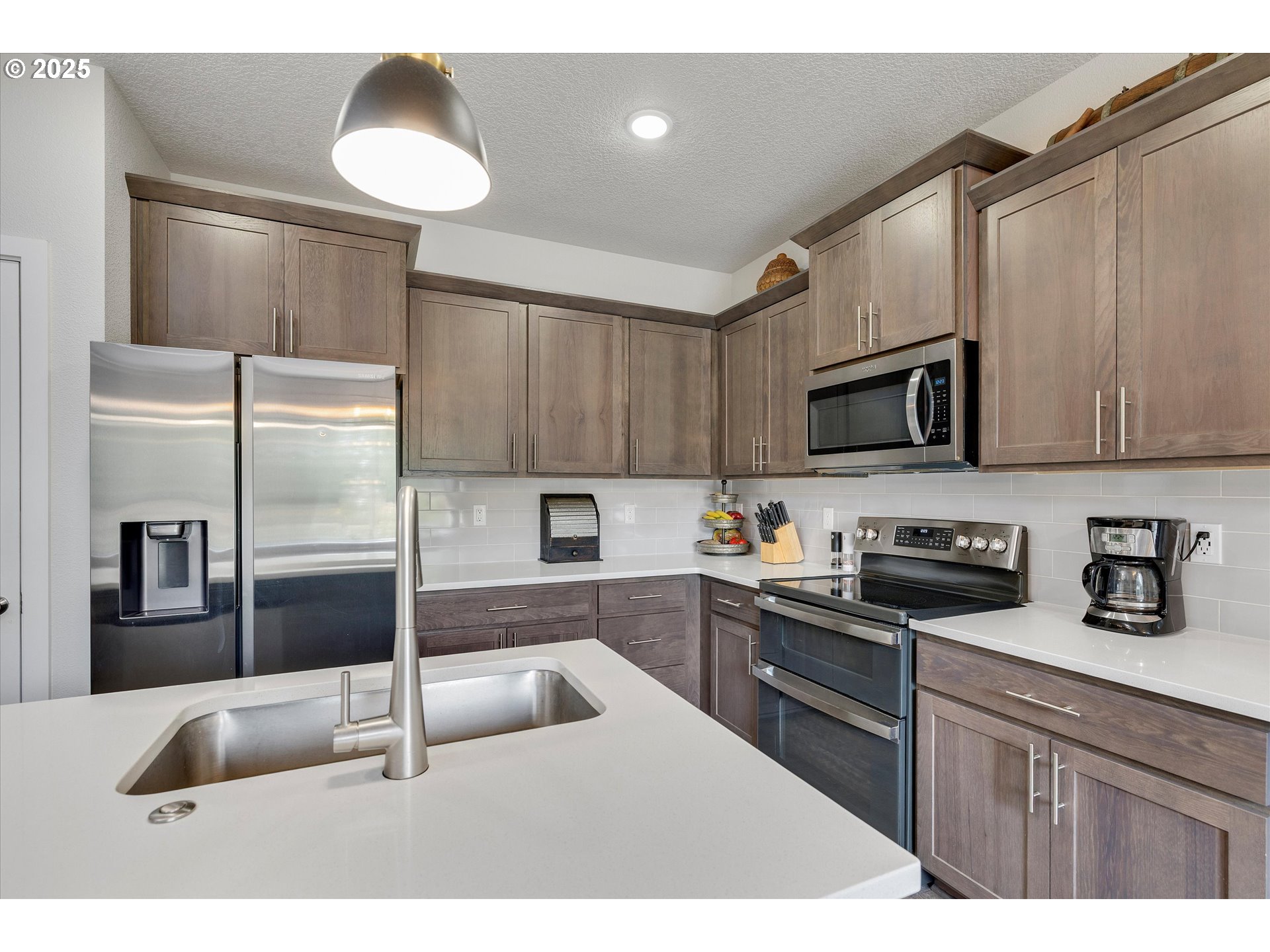 Carlton, Oregon 97111, United States, 5 Bedrooms Bedrooms, ,3 BathroomsBathrooms,Residential,Active,213892