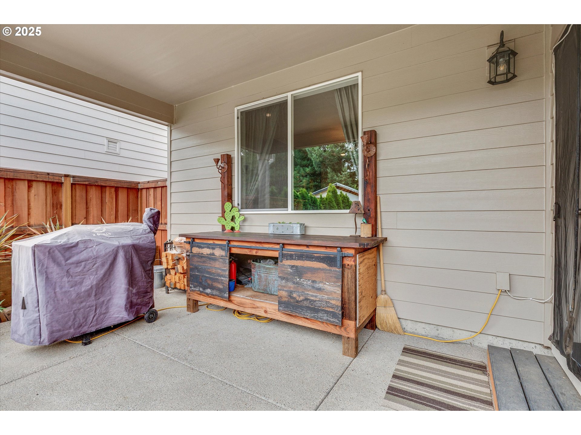 Carlton, Oregon 97111, United States, 5 Bedrooms Bedrooms, ,3 BathroomsBathrooms,Residential,Active,213892