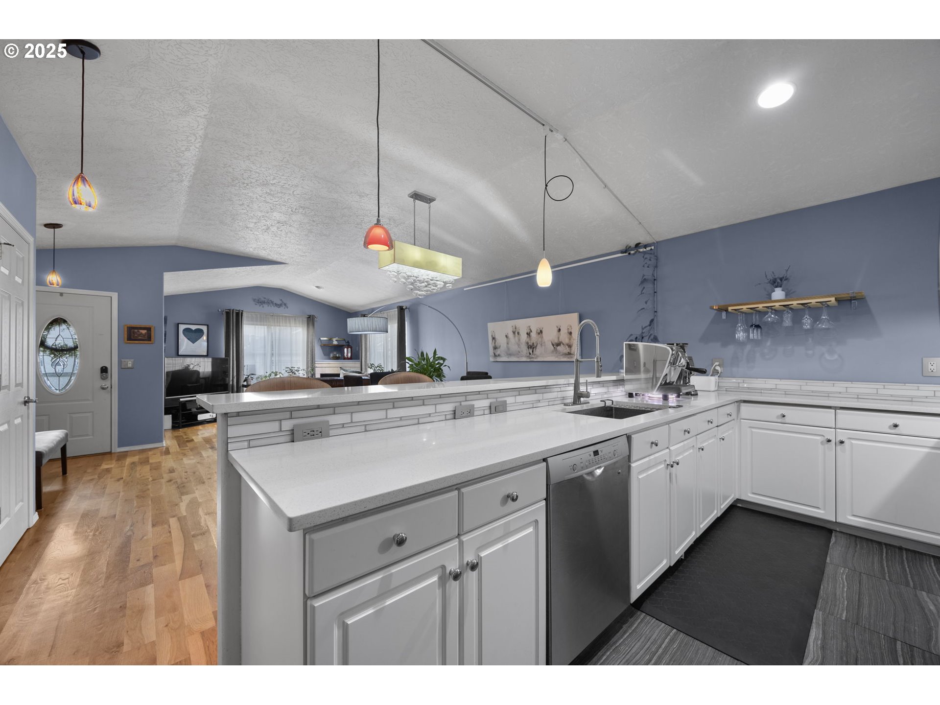 Fairview, Oregon 97024, United States, 3 Bedrooms Bedrooms, ,2 BathroomsBathrooms,Residential,Pending,79551