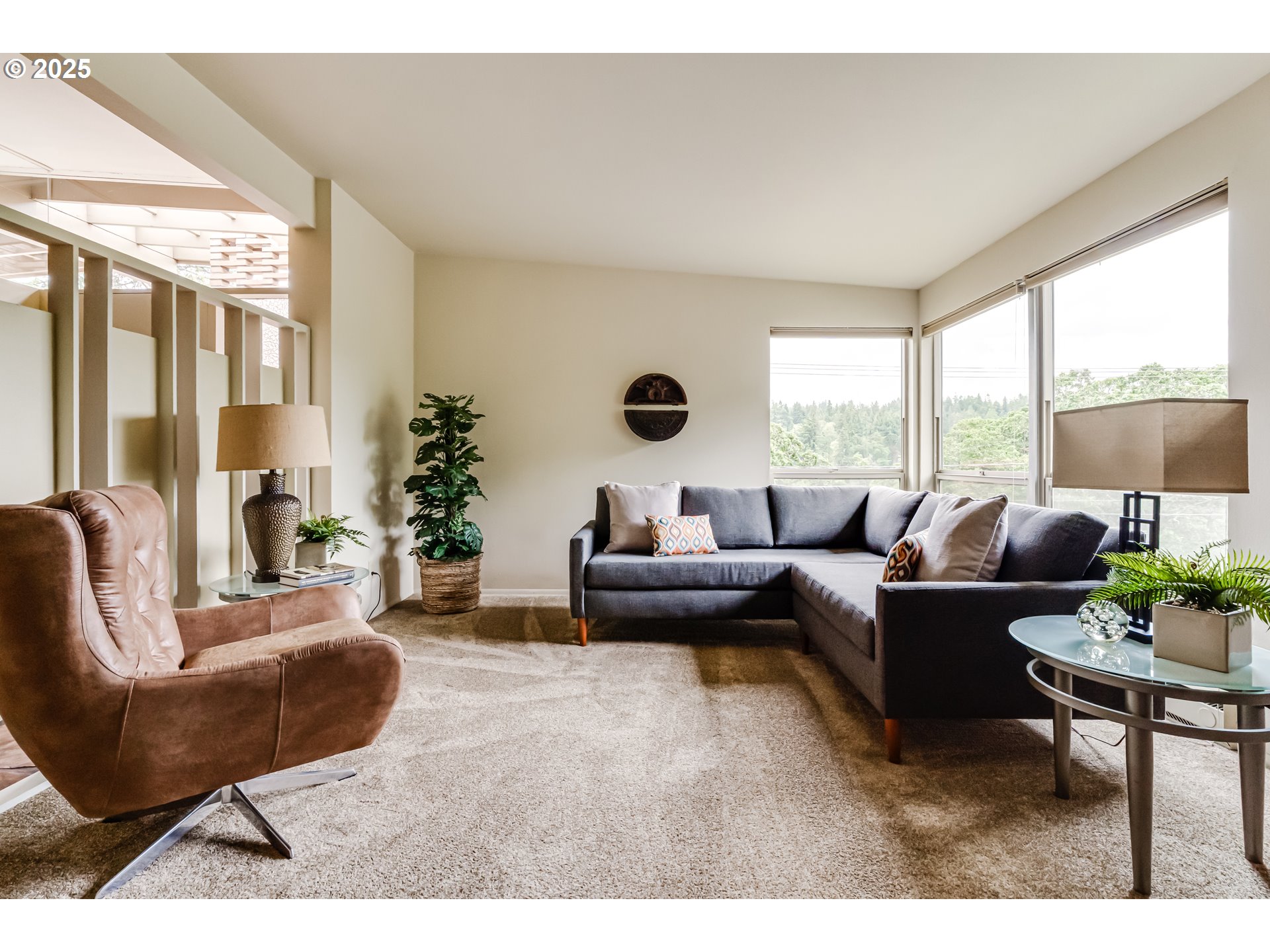 495 W 27th AVE