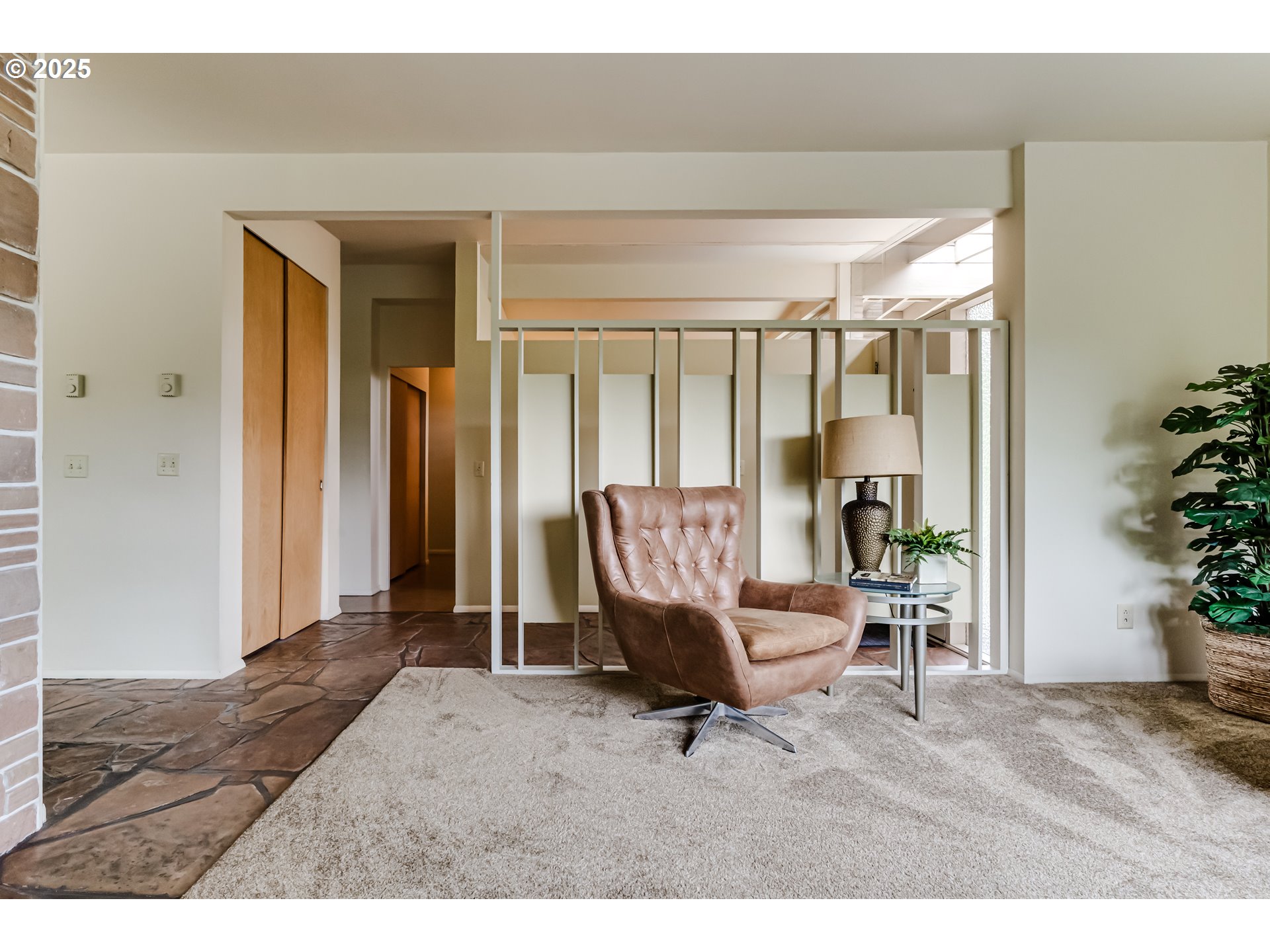 495 W 27th AVE