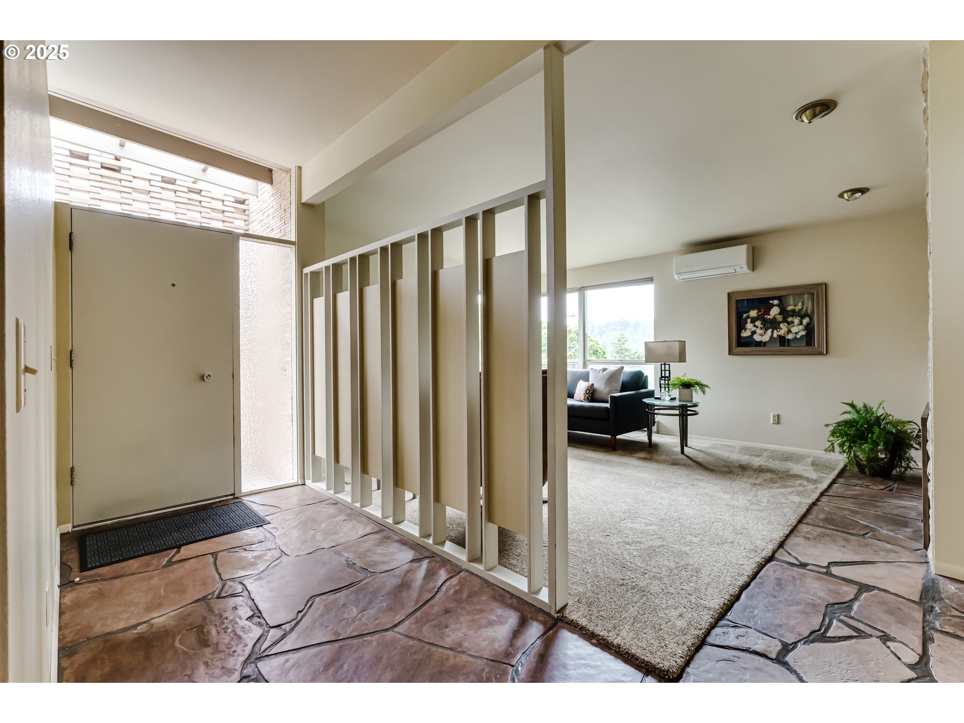 495 W 27th AVE