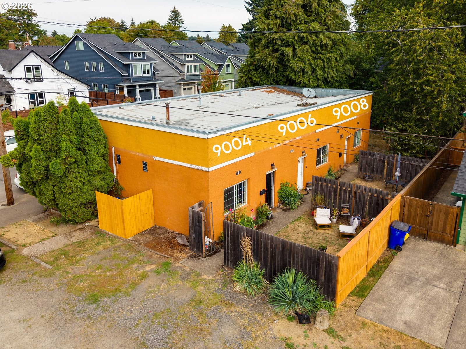 9004 N MOHAWK AVE