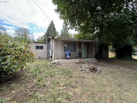 A home in Canyonville