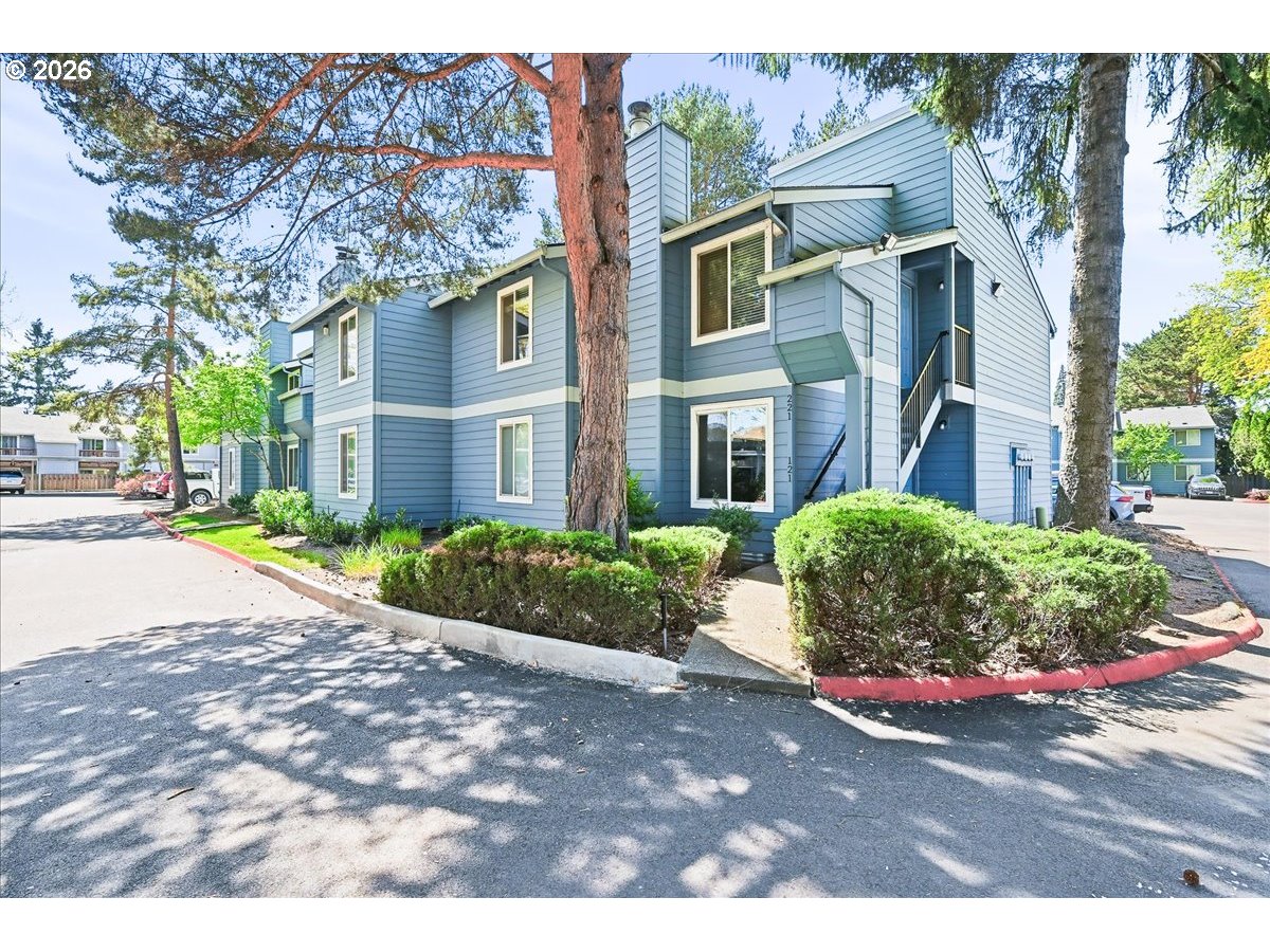 2330 SE BROOKWOOD AVE 221