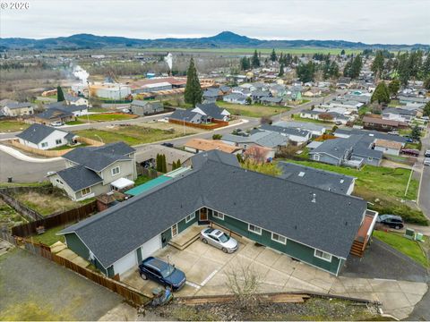 Tiny photo for 805 Queens Ave, Creswell, OR 97426 (MLS # 657652421)