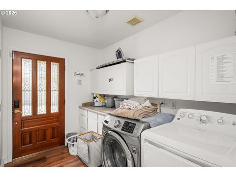 Tiny photo for 805 Queens Ave, Creswell, OR 97426 (MLS # 657652421)