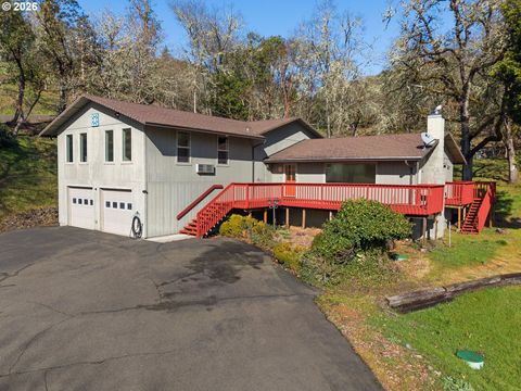221 OAKVIEW DR Roseburg OR 97471