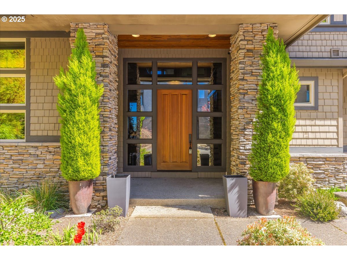 6643 NW MERIDIAN RIDGE DR