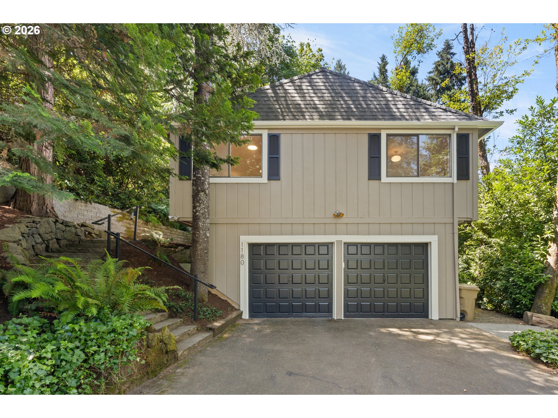 1180 OXFORD DR