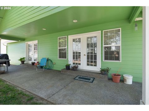 A home in Sutherlin