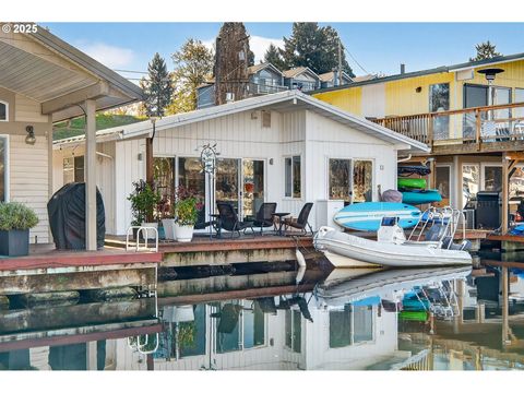 173 NE Bridgeton RD 13 Portland OR 97211