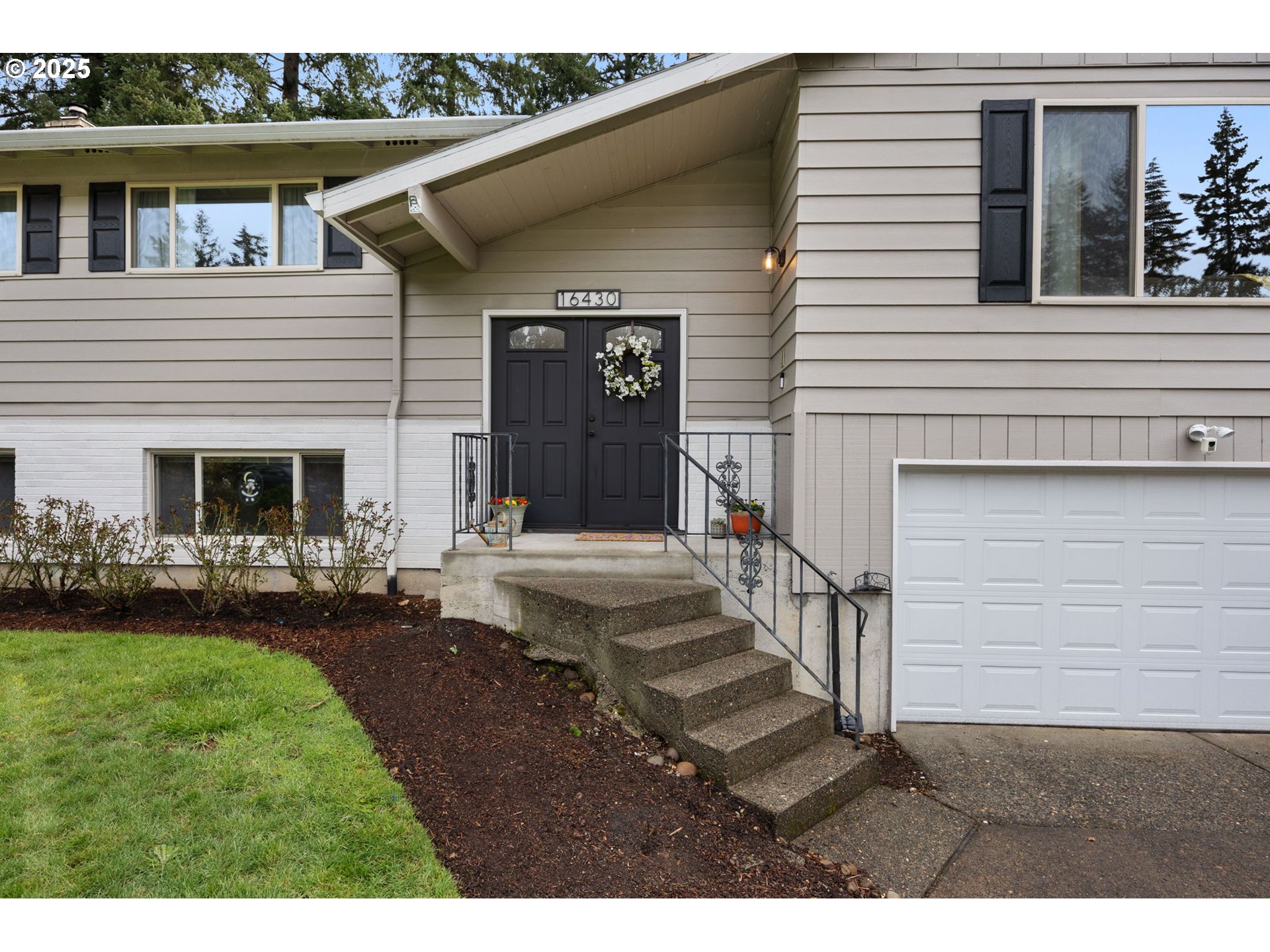 Gladstone, Oregon 97027, United States, 5 Bedrooms Bedrooms, ,3 BathroomsBathrooms,Residential,Active,97293