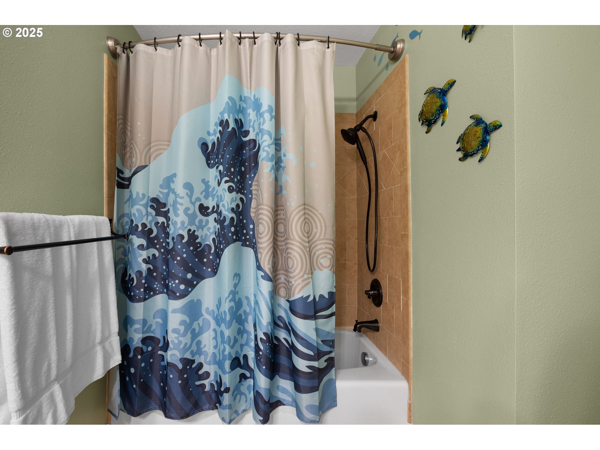 Gladstone, Oregon 97027, United States, 5 Bedrooms Bedrooms, ,3 BathroomsBathrooms,Residential,Active,97293