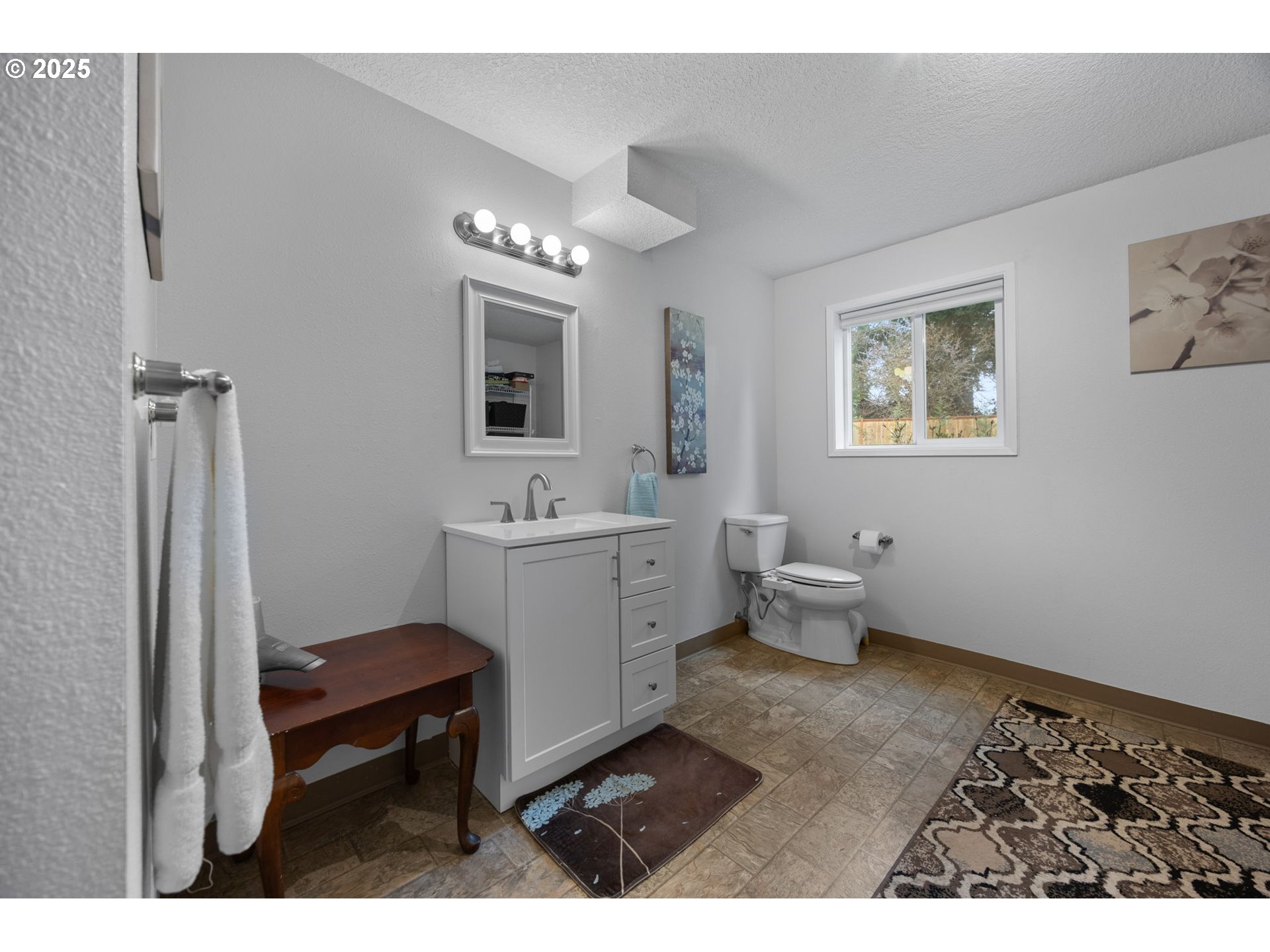 Gladstone, Oregon 97027, United States, 5 Bedrooms Bedrooms, ,3 BathroomsBathrooms,Residential,Active,97293