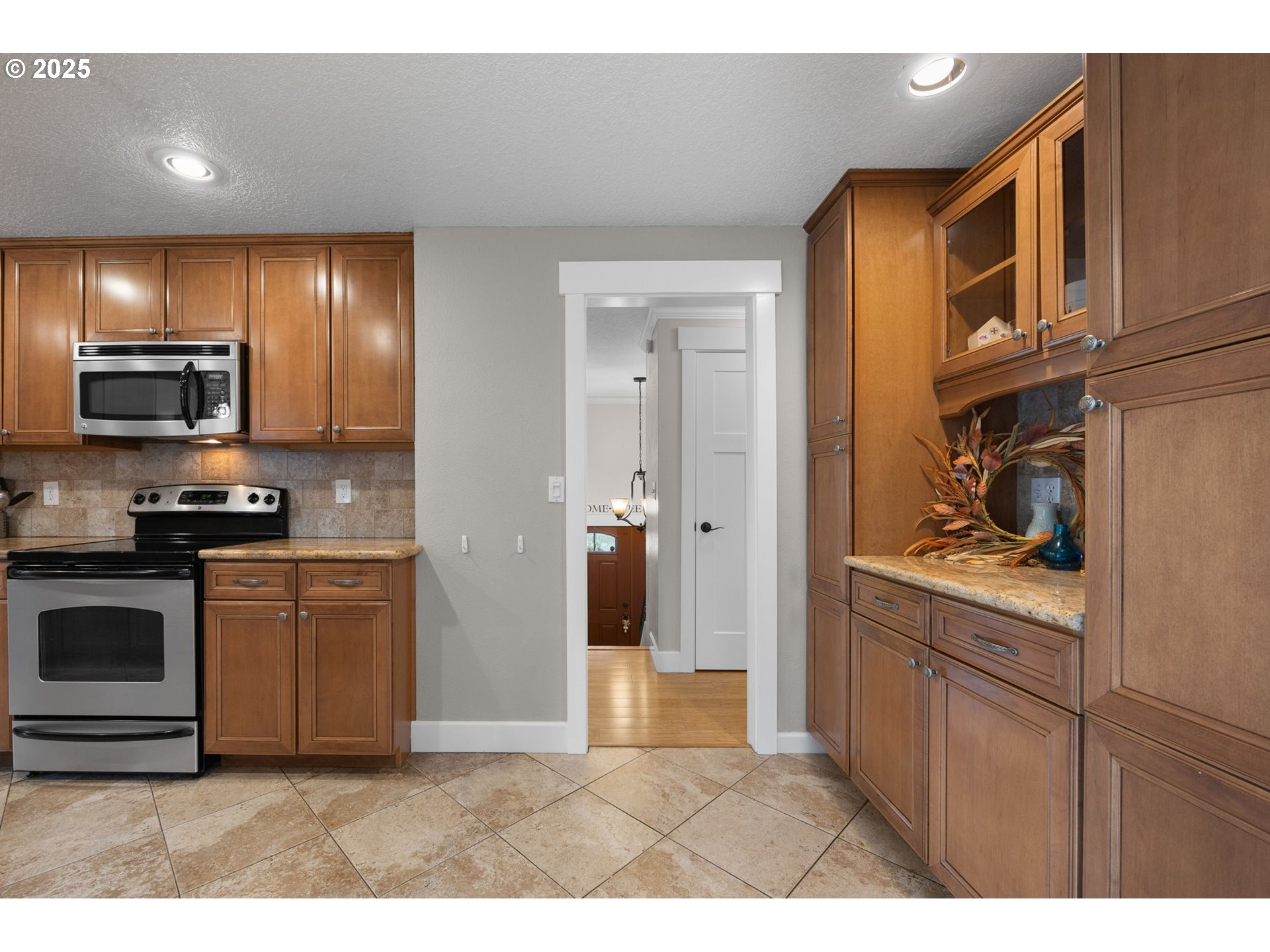 Gladstone, Oregon 97027, United States, 5 Bedrooms Bedrooms, ,3 BathroomsBathrooms,Residential,Active,97293