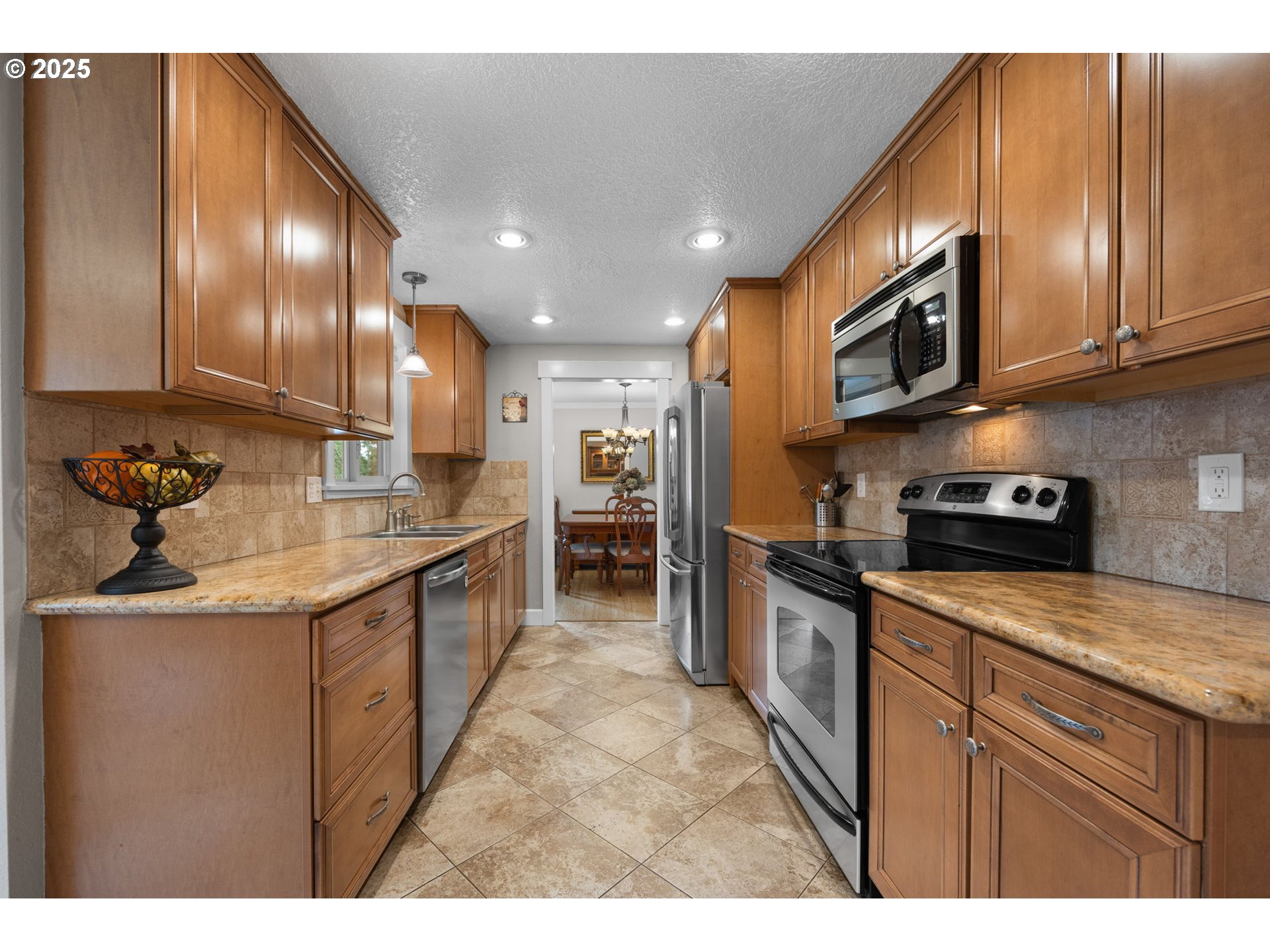 Gladstone, Oregon 97027, United States, 5 Bedrooms Bedrooms, ,3 BathroomsBathrooms,Residential,Active,97293