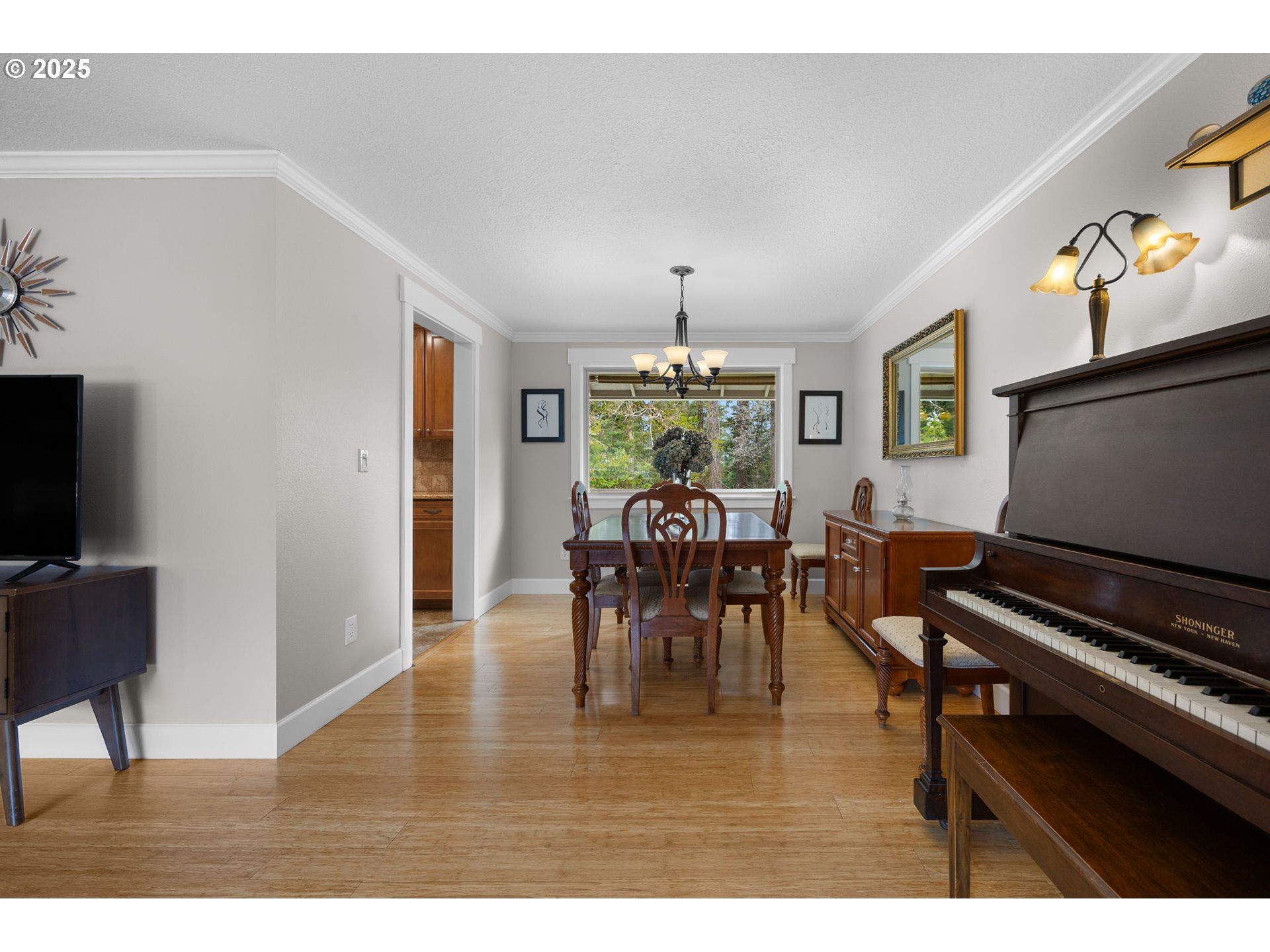 Gladstone, Oregon 97027, United States, 5 Bedrooms Bedrooms, ,3 BathroomsBathrooms,Residential,Active,97293