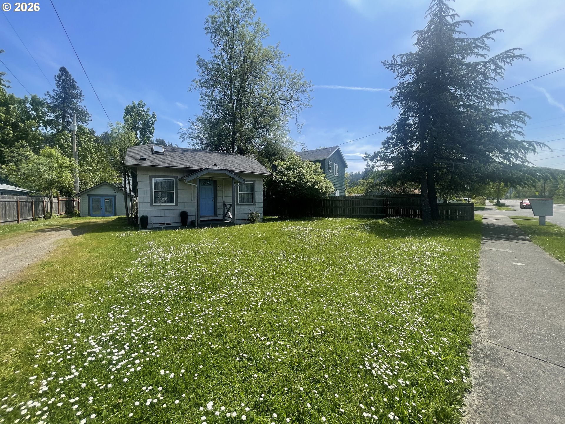 3621 E AMAZON DR