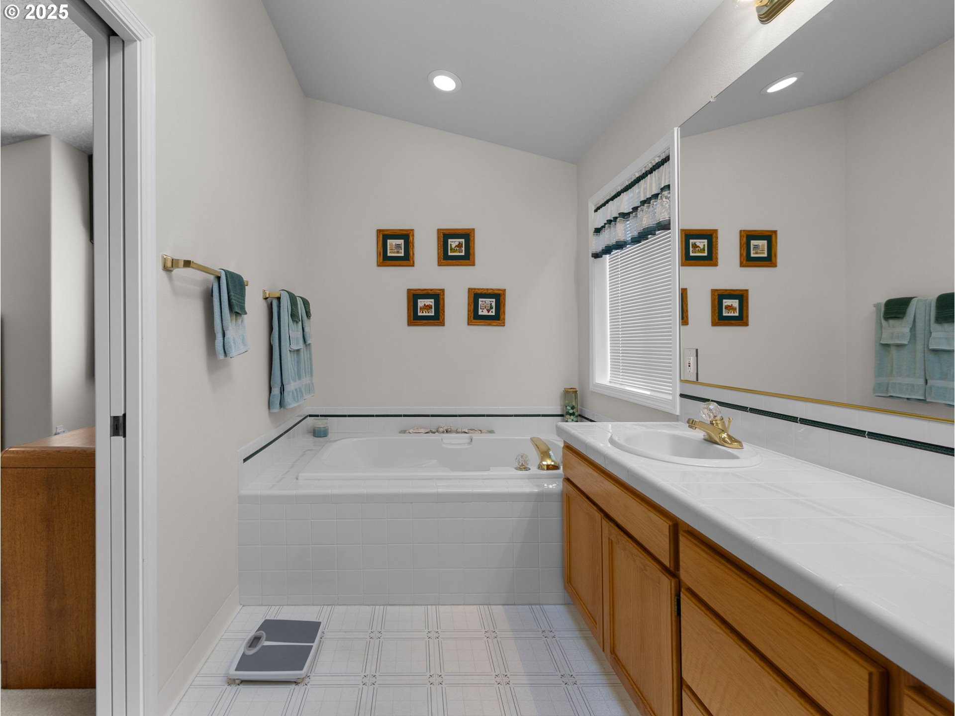 Gresham, Oregon 97080, United States, 4 Bedrooms Bedrooms, ,3 BathroomsBathrooms,Residential,Pending,103625