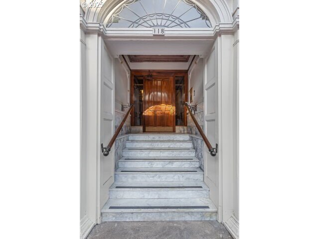 118 NW KING AVE 41