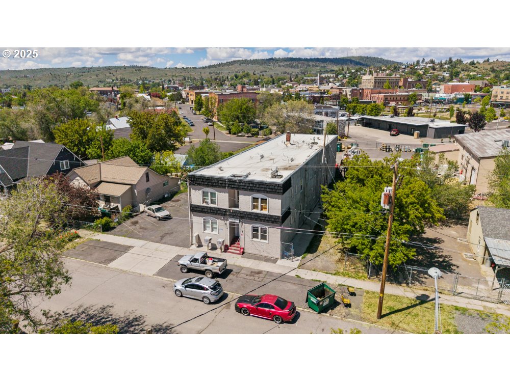 Photo 1 of 9 — 224 S BROAD ST, Klamath Falls, OR 97601
