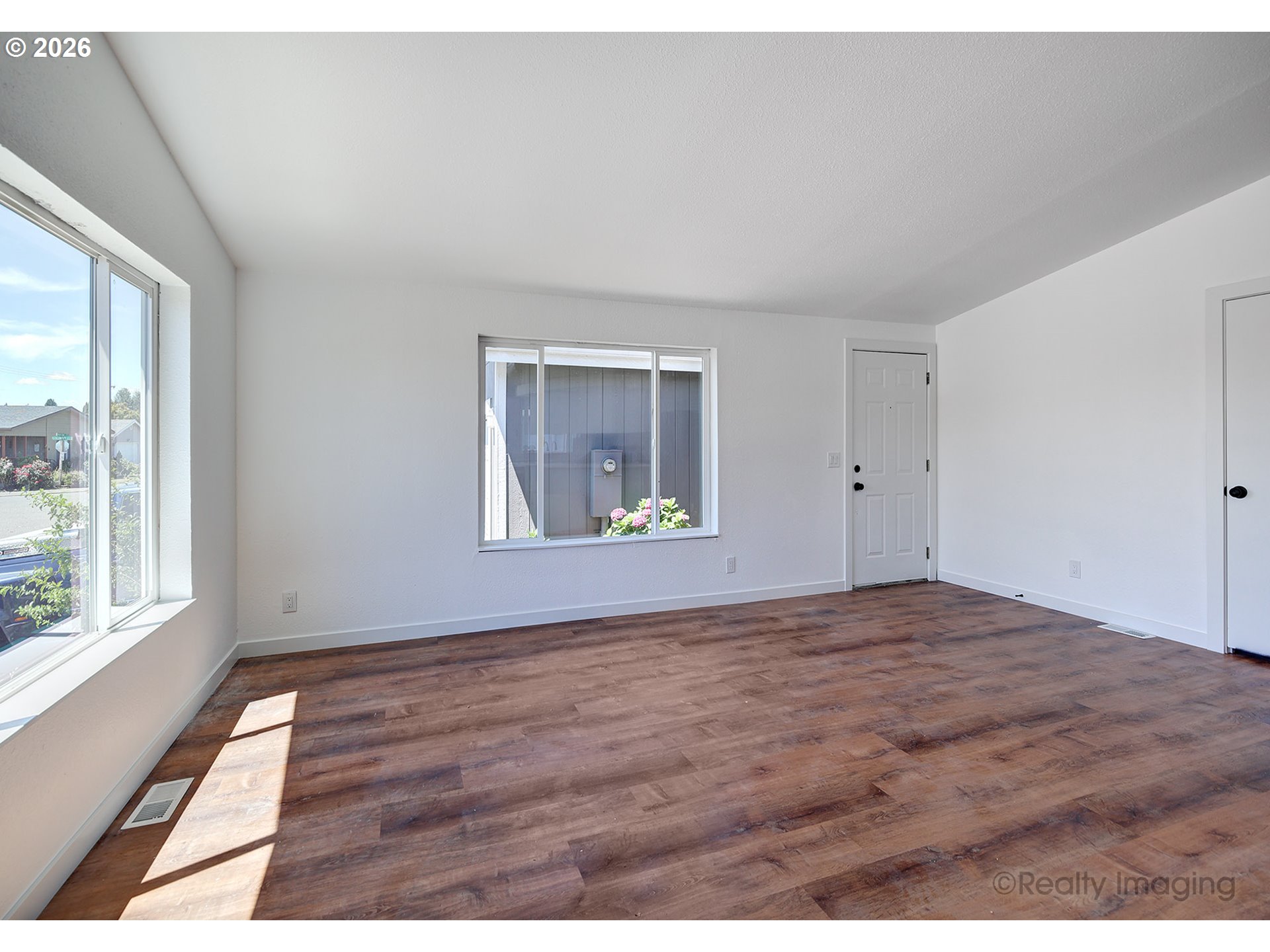 11105 MAIN ST 14