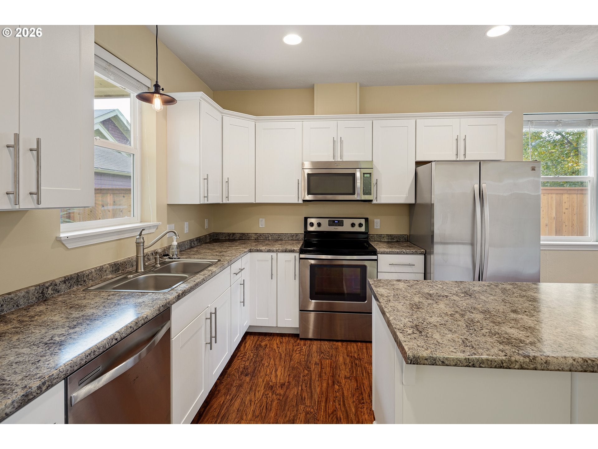 560 W 15TH AVE