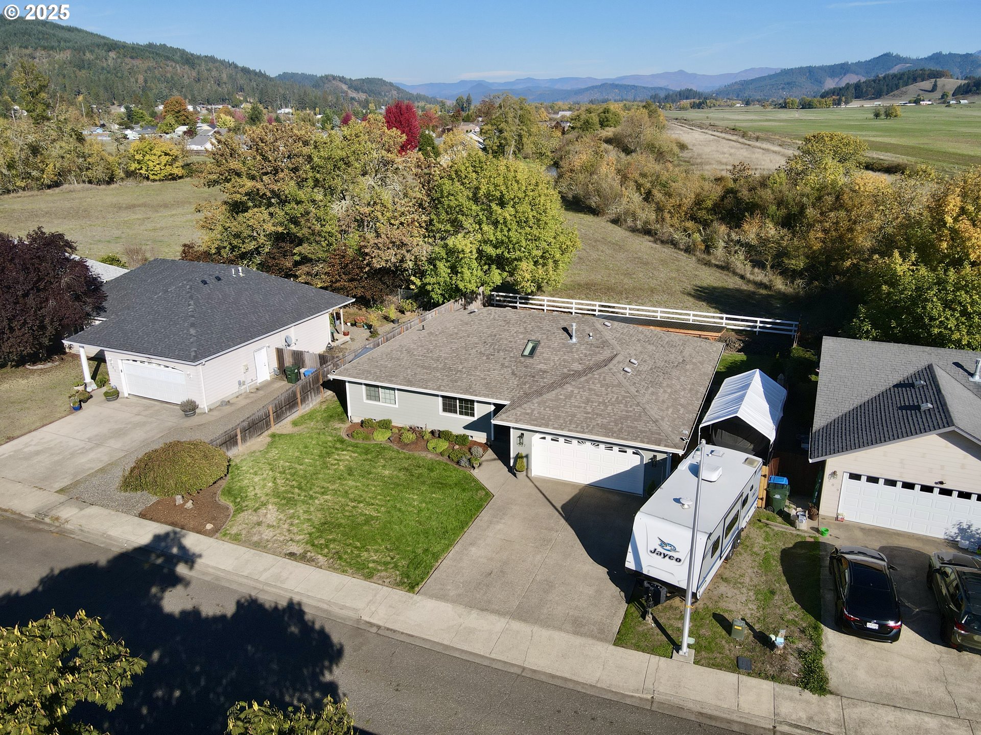 207 NICHOLAS CT