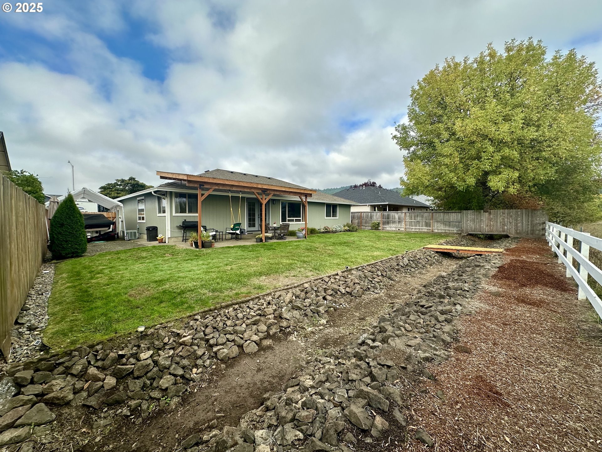 207 NICHOLAS CT