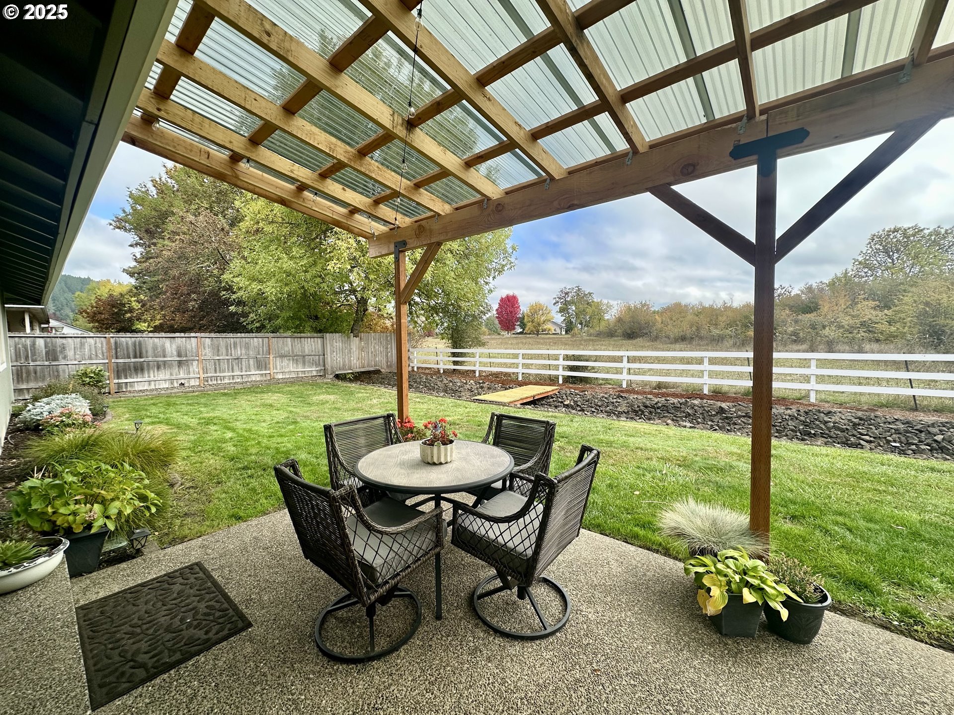 207 NICHOLAS CT
