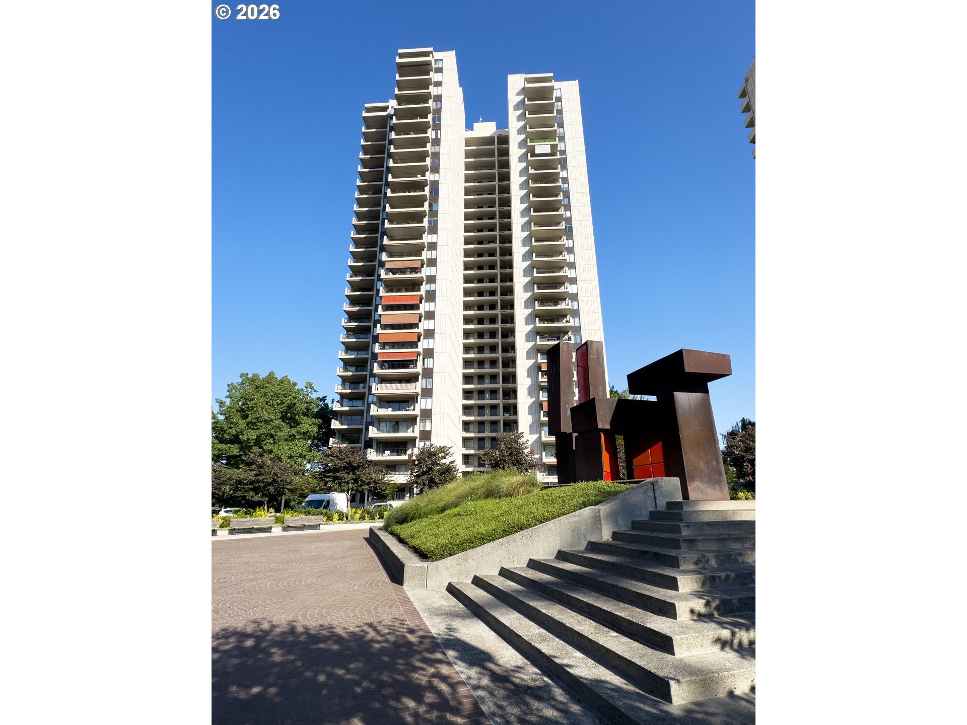 2221 SW 1ST AVE 823