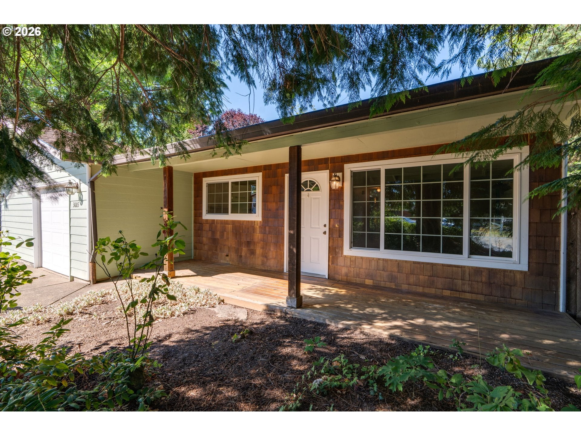 3005 E Lindquist CT