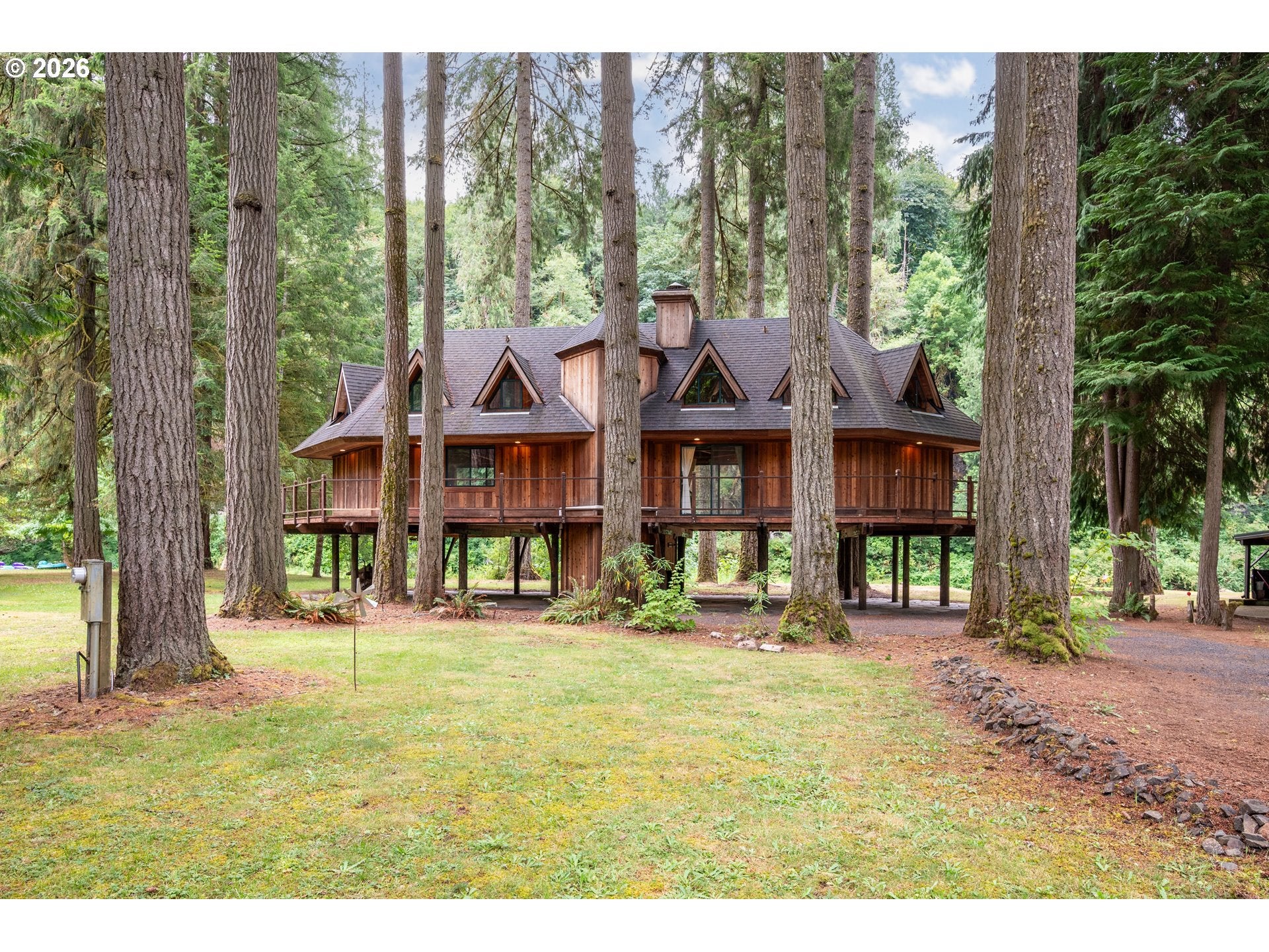 211 LAVERNE DR